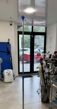 გადასხმის სისტემის შტატივი სამედიცინო საწოლის